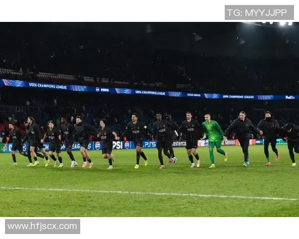 中超热战巴黎圣日耳曼以4比3逆转皇马引发转会风波全场沸腾