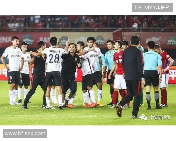 足总杯激战巴萨与曼联0比0平局争议判罚引发全场热议